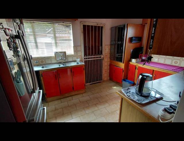 3 BEDROOM HOUSE FOR SALE IN BRACKENHURST